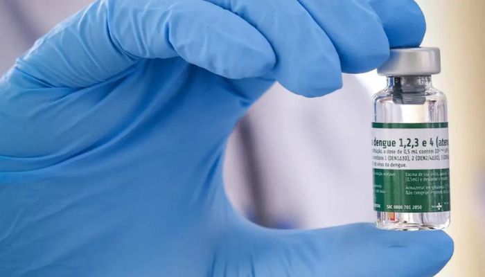  Começa vacinação de 1,2 milhão de profissionais de saúde contra dengue 